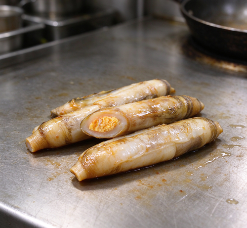 Delicious Steamed Bamboo Clams with Luscious Orange Roe
